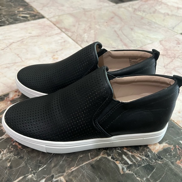 Steve Madden - Picture 2 of 3